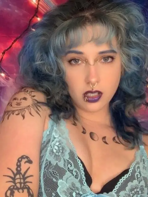 𝐸𝑚𝑏𝑒𝑟 𝐴𝑛𝑛 VIP