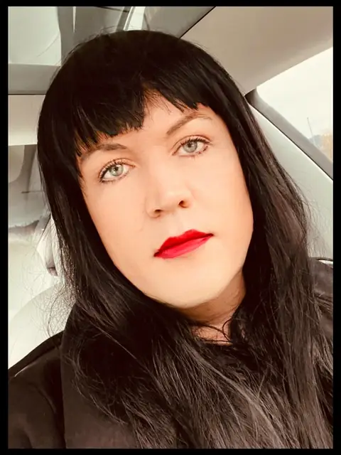 Amanda Moore (Trans)