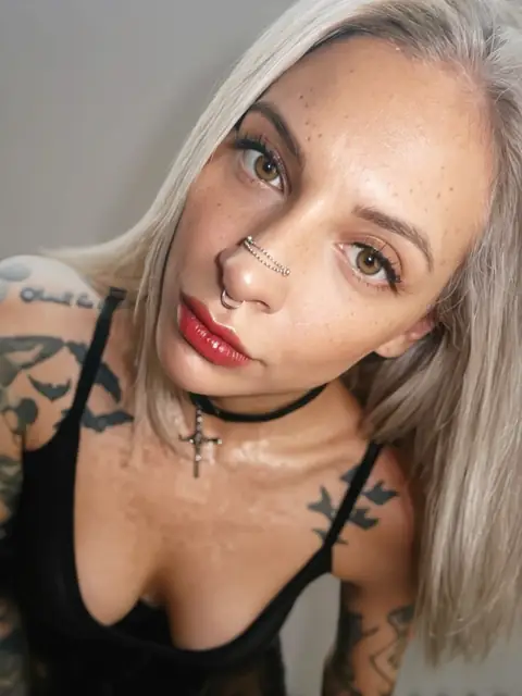 Vanp 🖤 split tongue & Custom queen 👸