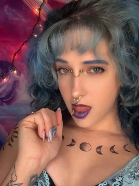 𝐸𝑚𝑏𝑒𝑟 𝐴𝑛𝑛 FREE