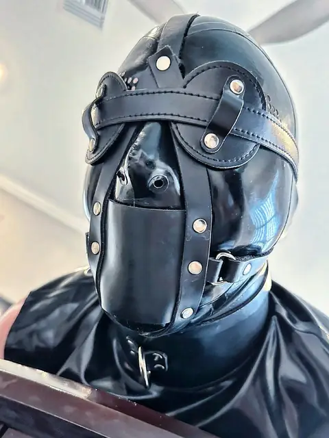 Mr.Latex_Desires