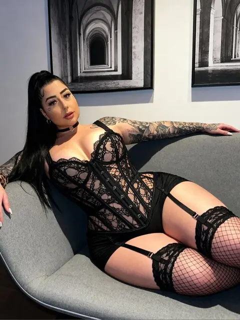 MADDISON BLACK