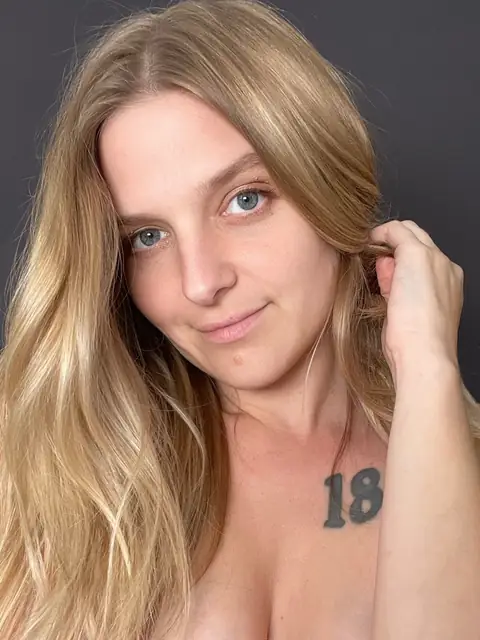 Parisbush on OnlyFans