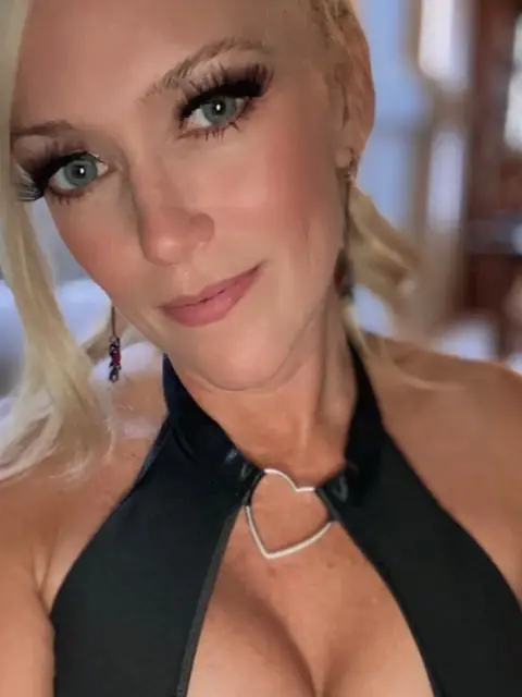 BellaPlaysAfterDark