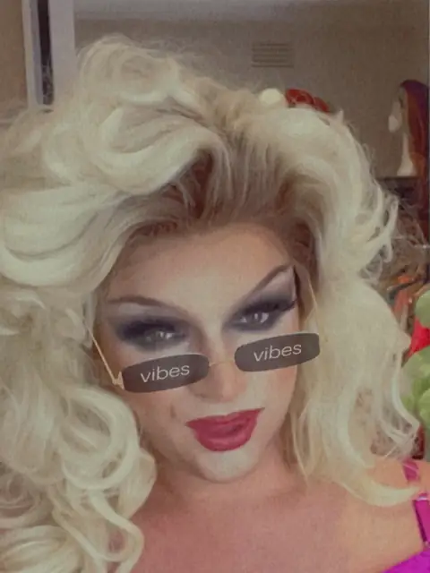 Amelia Darlin on OnlyFans