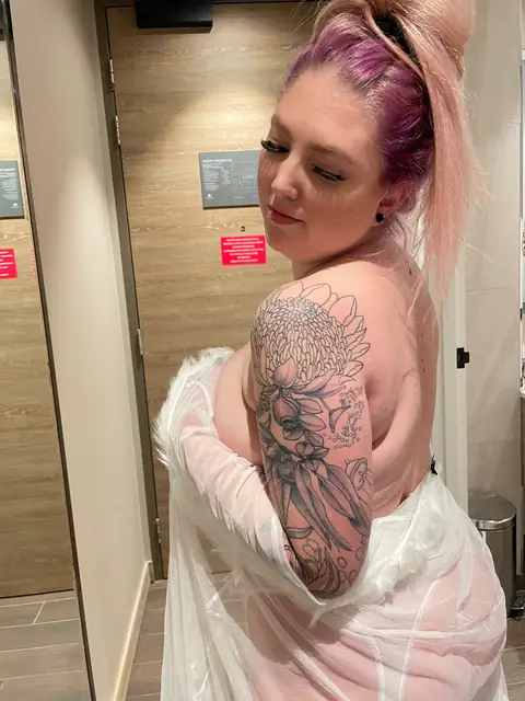 June in the Nood on OnlyFans