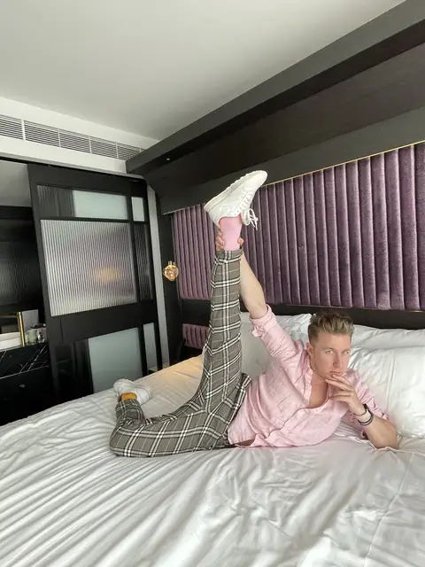 B