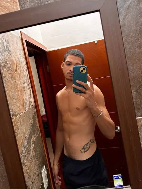 Axel Aguilera on OnlyFans