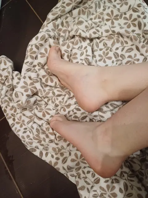 mommy's feet