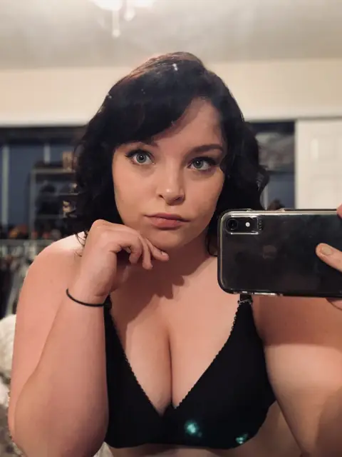Annie Leigh on OnlyFans