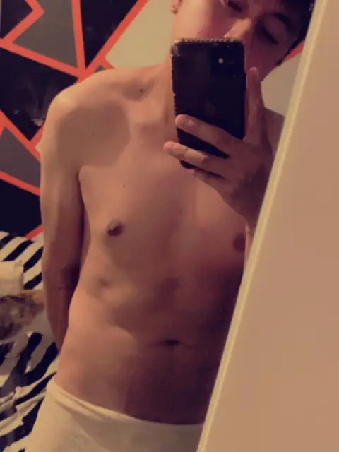 Manuboy19 on OnlyFans