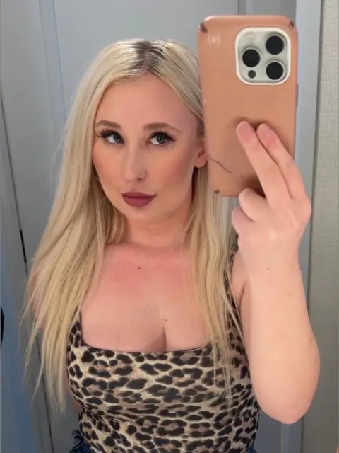 violetsinclair on OnlyFans
