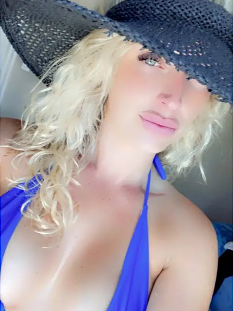 Adventures with the Beach Babe on OnlyFans