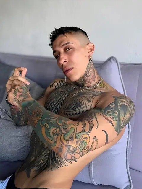 Myke Henao on OnlyFans