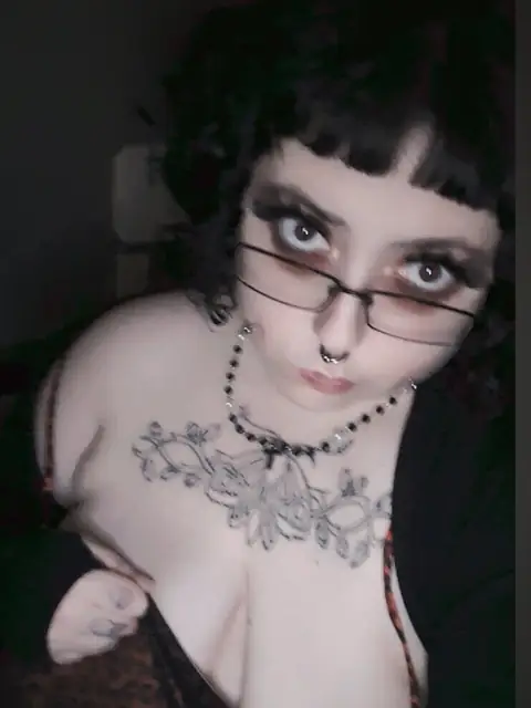 GloomyVelvet on OnlyFans