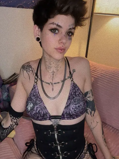 Queen Kitten🐱 on OnlyFans
