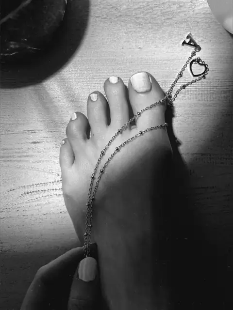 Vanina Feet