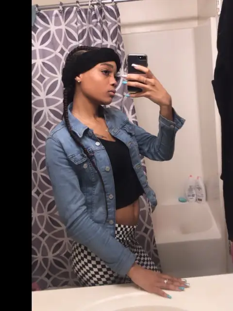Niiyaa.hoodbratt